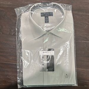 Men’s slim fit white dress shirt
